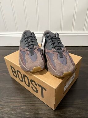 Adidas Yeezy Boost 700 Mauve NWB